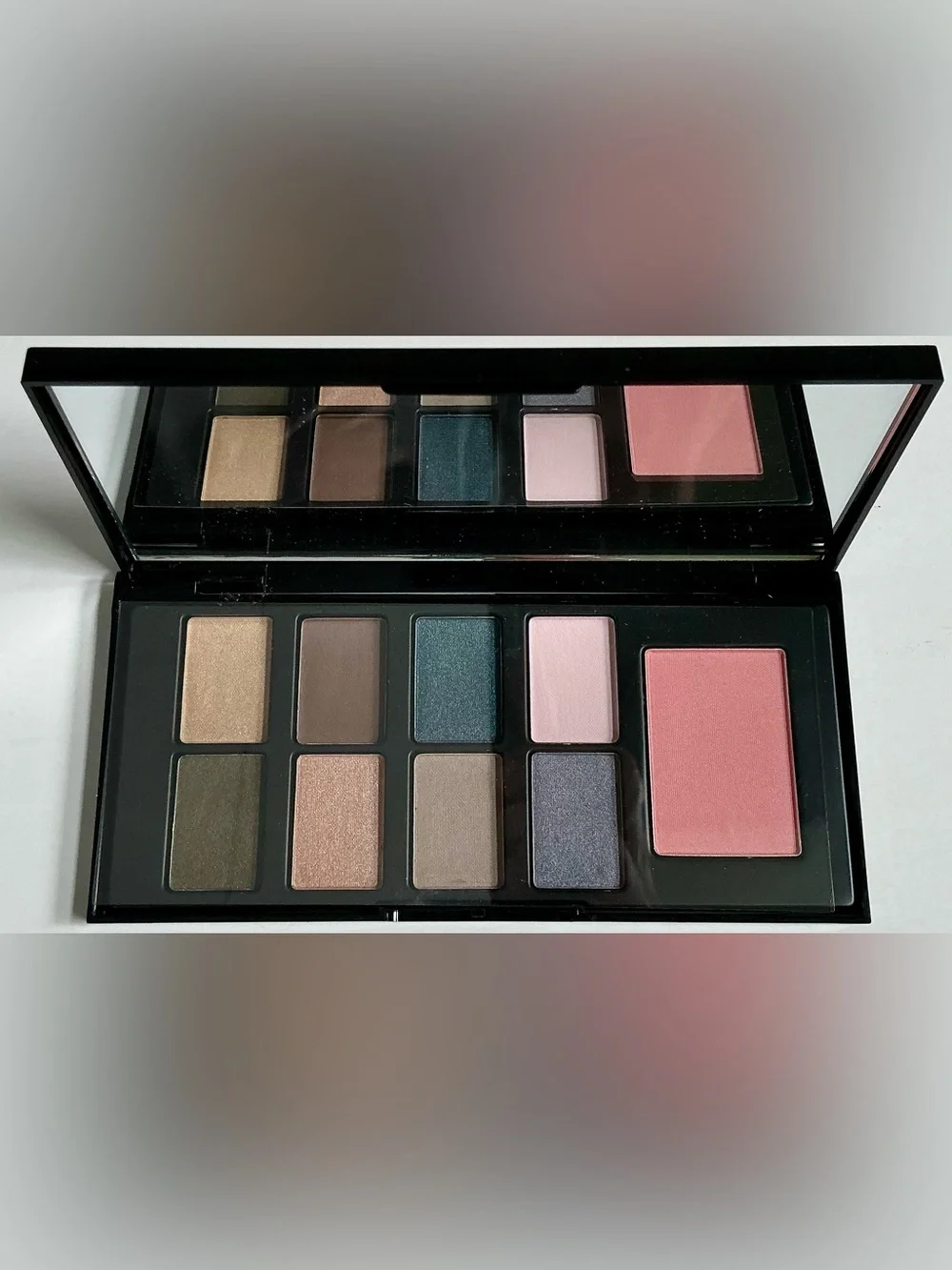 Elizabeth Arden 8 Eye Shadows + 1 Blush Pallette Mirrored Compact - NEW